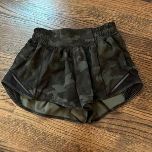 Size 2 lululemon camo hotty-hots